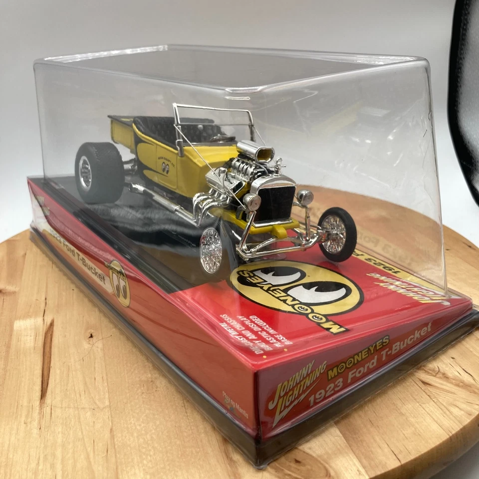 Johnny Lightning 1923 Ford T-Bucket Mooneyes Street Rod 1:18 Scale Diecast Car - Image 3 of 4