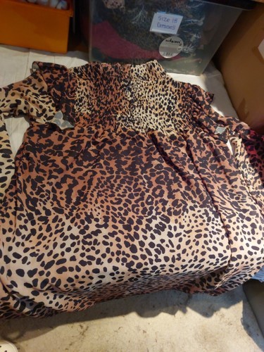 Brown Pattern Dress. Size 20-22? - Picture 7 of 7