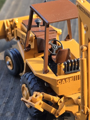 Vintage Case 580H Loader Backhoe Die-Cast Tractor Rare! - Picture 6 of 6