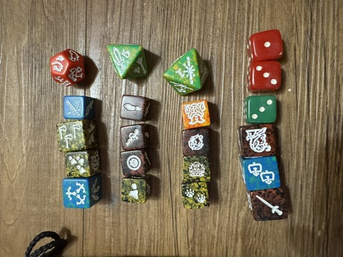Gelbe TSR Dragon Würfeltasche mit 21 verschiedenen Würfeln selten wie gebraucht Fantasy Spiele - Bild 13 von 16