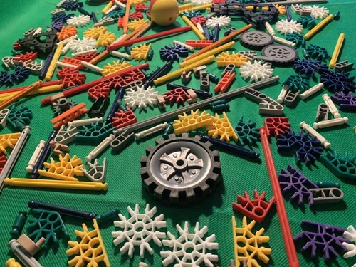Vintage 1997 Green K’nex Carrying Case With (Est 200) Pieces - Pre-Owned Clean - Picture 4 of 6