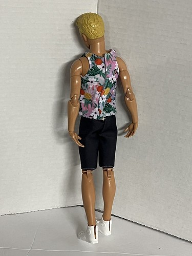 Barbie Extra Fashionistas Surfer California Summer Ken articulated fashion doll - Picture 4 of 5