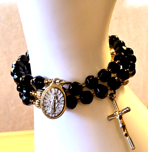 BLACK ONYX WRAP ROSARY BRACELET W/ A MIRACULOUS MEDAL AND A CRUCIFIX - Picture 4 of 6