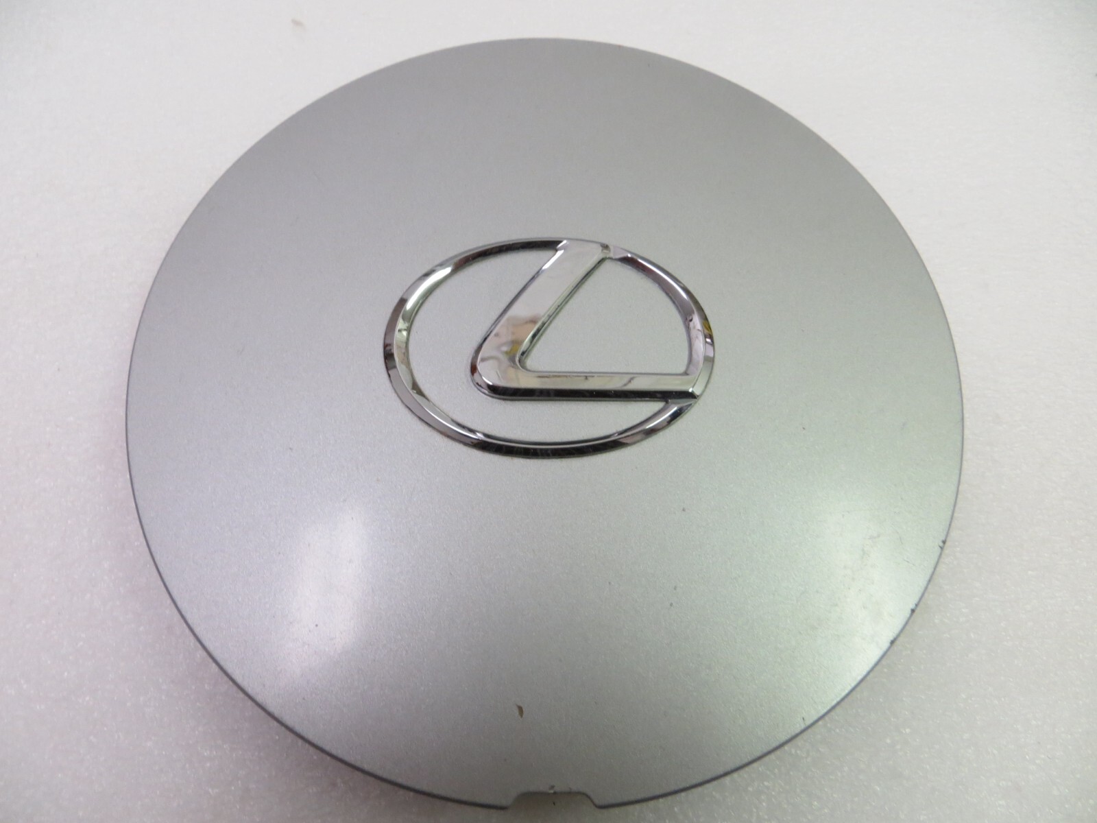 LEXUS LS400 9597 SILVER / CHROME EMBLEM CENTER CAPS SET 4 74140