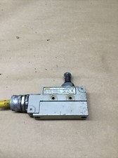 Omron ZE-Q22-2S Plunger Type Roller Limit Switch #703K135