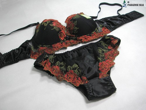 Juego de bragas para mujer negro seda encaje sujetador finamente acolchado taza C - Imagen 5 de 6
