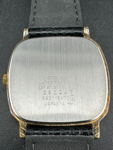 Orologio Seiko uomo 1982 quadrante nero placcato oro quarzo 31mm 5931-5470 batteria nuova - Foto 3 di 14
