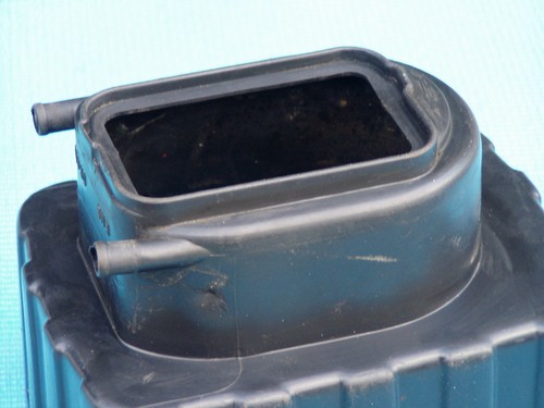 80-83 Honda GL1100 Goldwing air cleaner housing - Picture 7 of 8