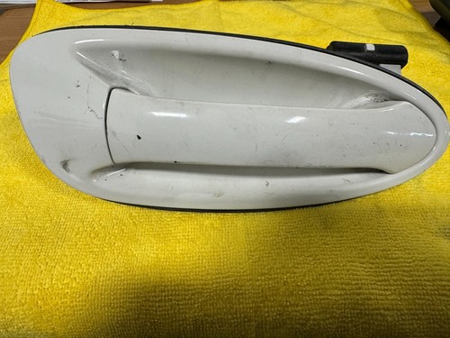 997.537.062.01 997 passenger side door handle with HOLDER W/O LOCK CYLINDER