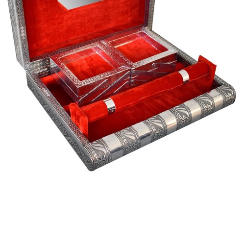 Vintage LARGE Silver Embossed Jewellery Box with ROSE RED Cotton Velvet - Picture 4 of 9