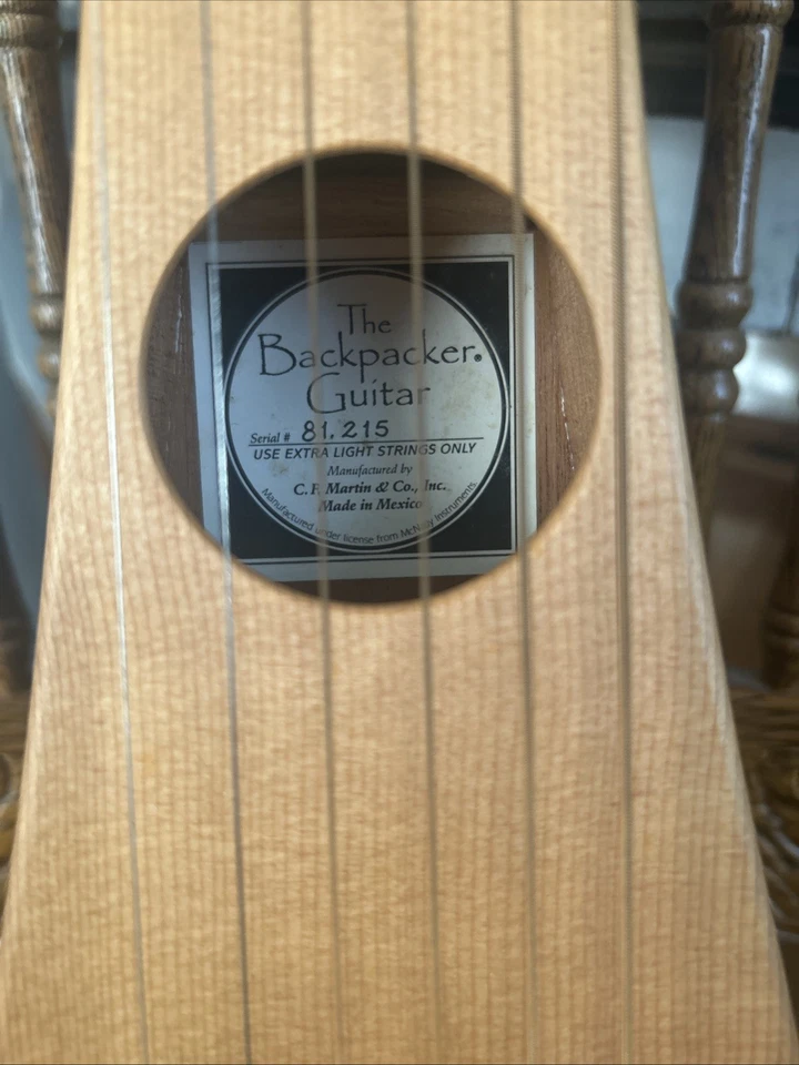 Guitarra acústica de viaje Martin Backpacker, para zurdos, con estuche blando Foto 2 de 4