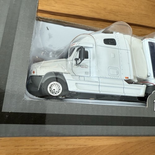 Freightliner 1:64 Scale Die Cast Replica Bank Semi Tractor Trailer Mrs. Gerry's - Bild 15 von 18