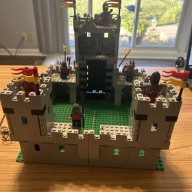 Lego - Kings Castle - 6080 - Near Complete - No Manual