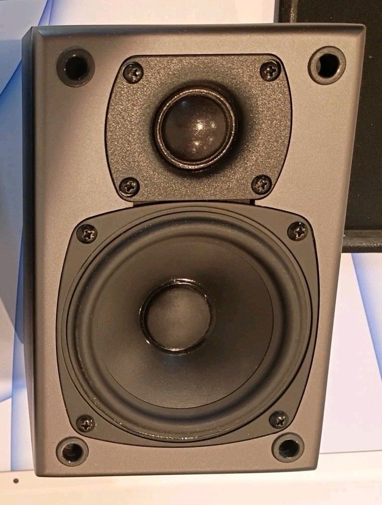 M&K Miller & Kreisel K-5 Bookshelf Satelite Speaker (Black And