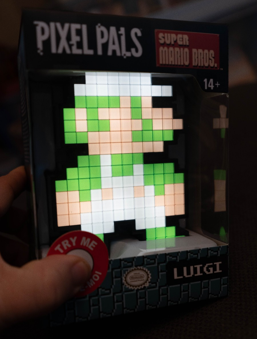 Super Mario Bros. LUIGI 010-PIXEL PALS 8-Bit Light-up VideoGame