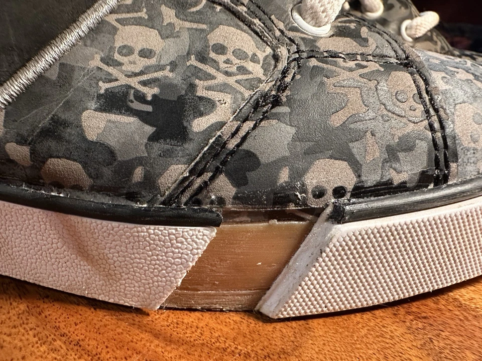 Heelys Skull & Crossbones Camo Roller Shoes UK 6 with Wheels & Plugs - Image 3 of 4