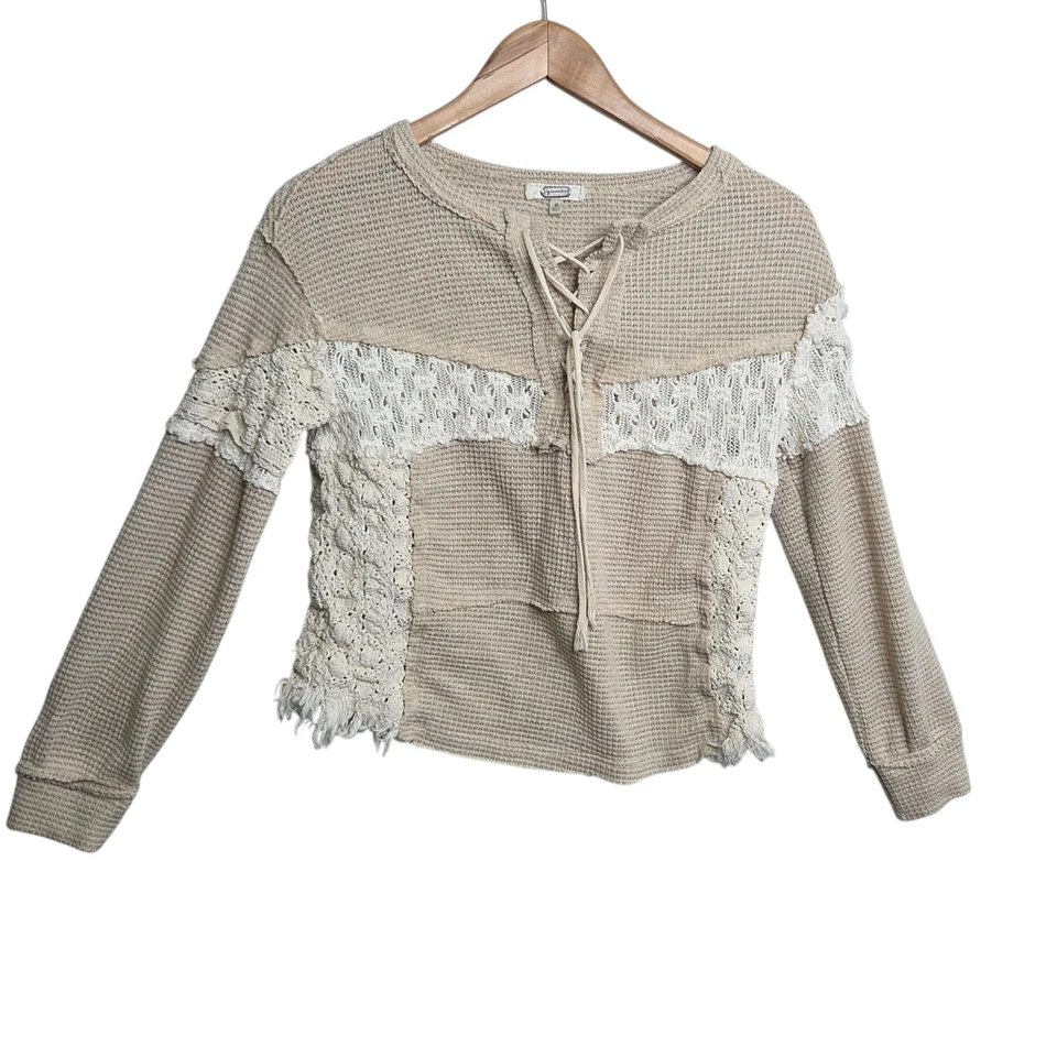 Top con cordones tejido gofre manga larga beige y blanco Gimmick by BKE para mujer talla Foto 2 de 4