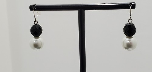 Classic Black & White Pearl Dangle Earrings Vintage Inspired - Picture 2 of 2
