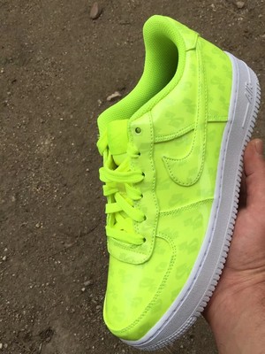 highlighter yellow air force 1