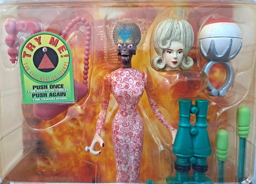 Trendmaster Mars Attacks! Martian Spy Girl with Freeze Ray Blaster Figure 1996 - Picture 3 of 7