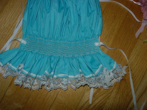 VINTAGE HAND SMOCKED BABY BONNET--#T10-5 - Picture 12 of 24