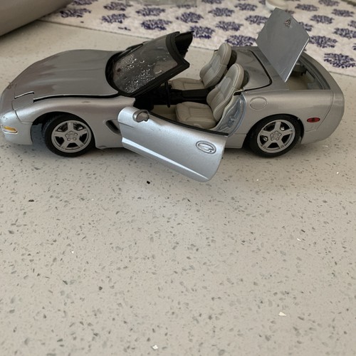 Maisto 98 Corvette 1/18 SCALE - Picture 5 of 9