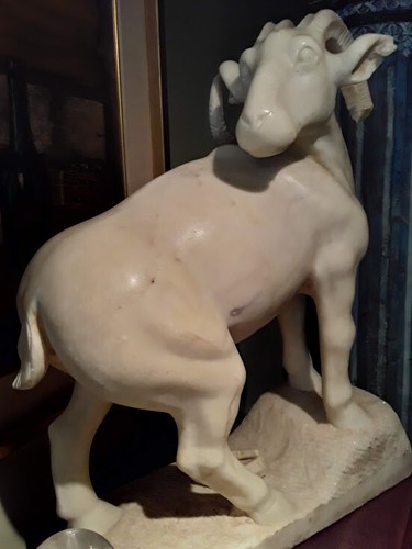 India  Marble Ram sculpture from The Palace of a Prince - Picture 6 of 8