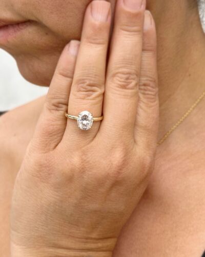 ANILLO DE COMPROMISO DIAMANTES OVALADOS CERTIFICADO IGI ORO AMARILLO SÓLIDO 14K 2,00 QUILATES F VS2 - Imagen 9 de 15
