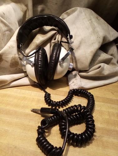 Vintage Skyline Stereo Over Ear Studio Headphones With L And R Volume Control - Picture 1 of 4