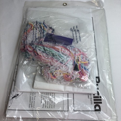 Bucilla CRAZY TRAPUNTA 14" Kit cuscino punto croce rotondo più arricciacapelli contati 40814 - Foto 3 di 4