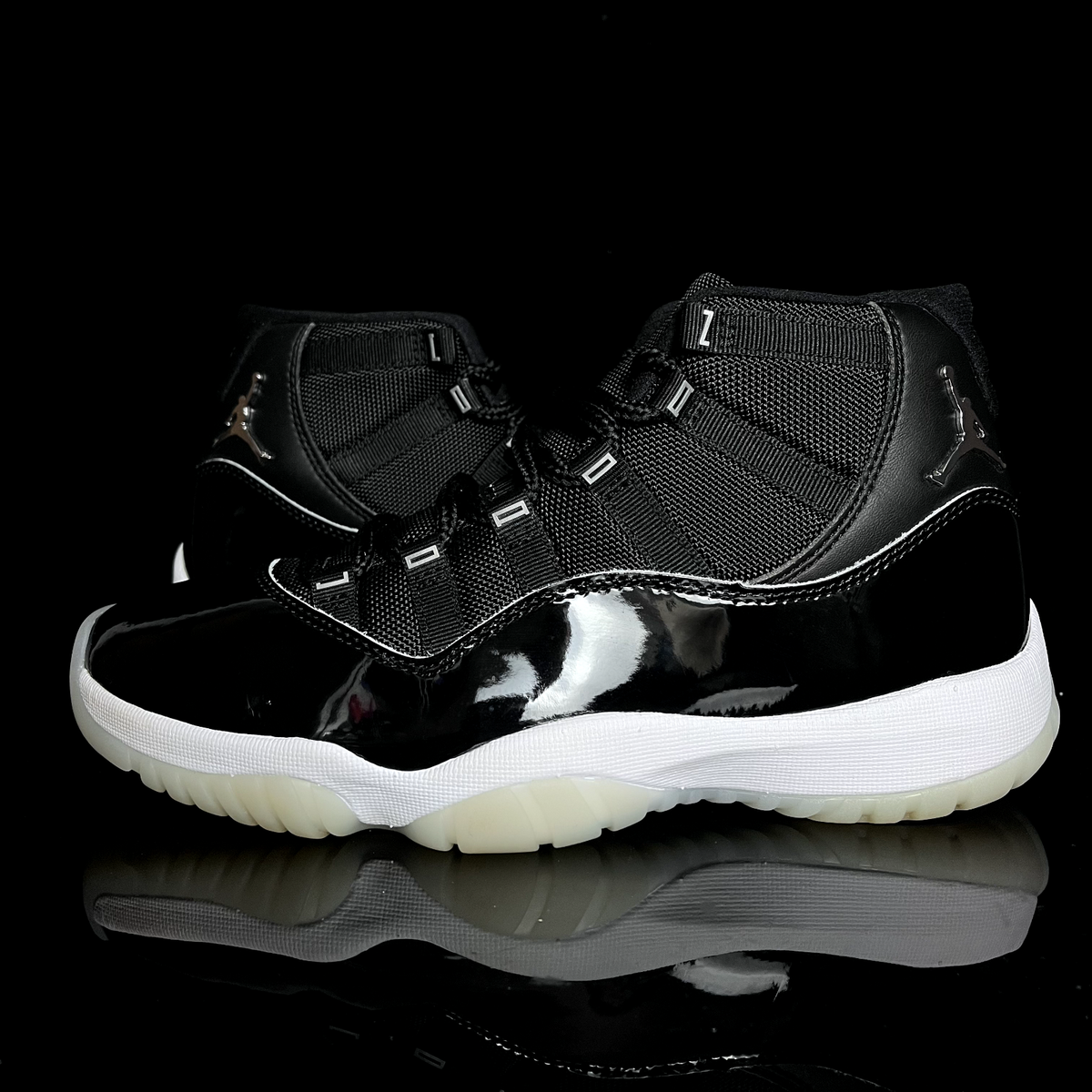 Air Jordan 11 ブラック/ホワイト Nike Air Jordan 11 Retro White with Black Upper, Playoff