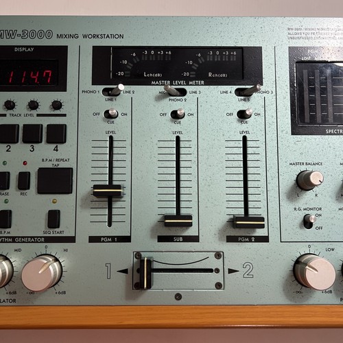 Vestax MW-3000 DJ Mixer Professional Mixing Workstation Mixer - Picture 11 of 13