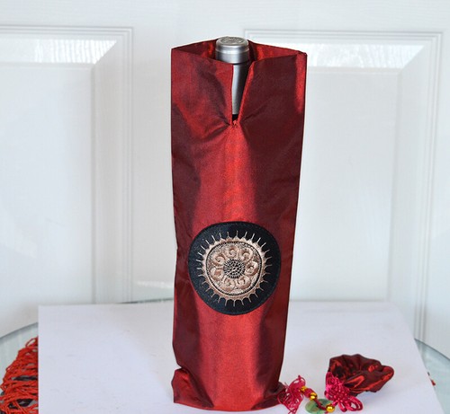 Cubierta de botella de vino de seda color borgoña bolsa de regalo motivo bordado con borla de jade - Imagen 1 de 5