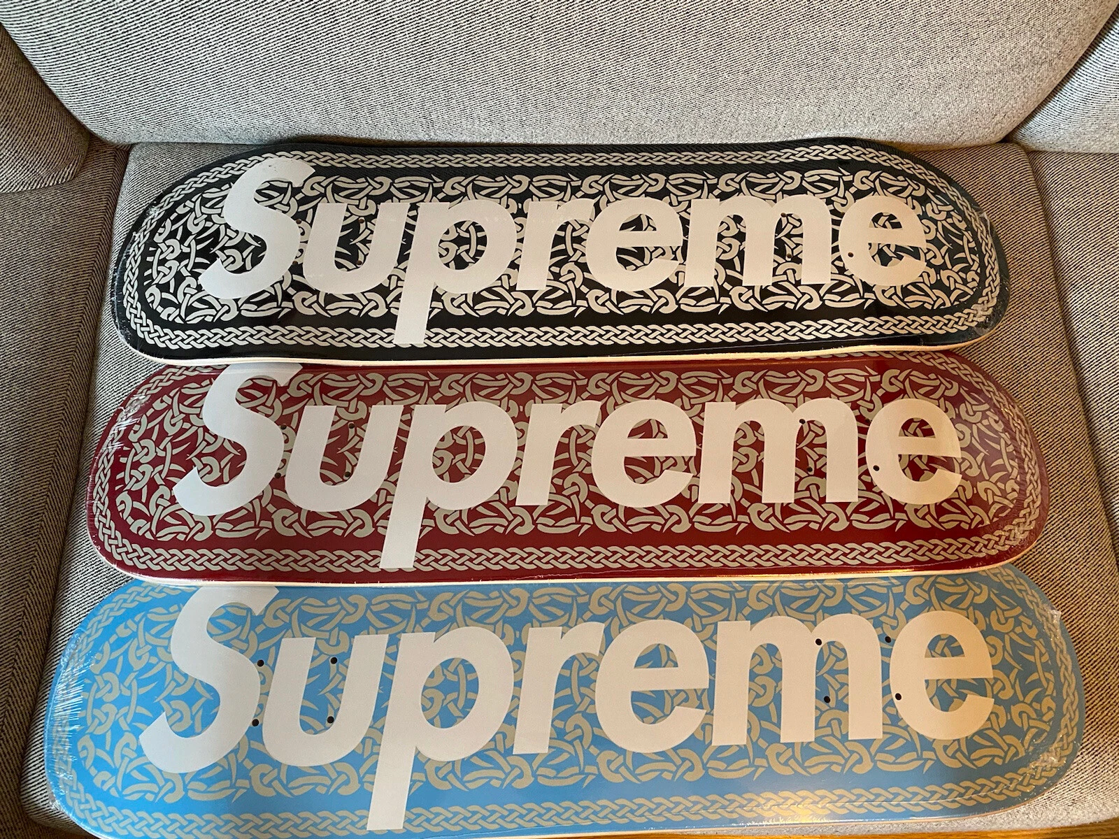 Supreme Celtic Knot Skatebord Deck x 3 (black, Red, Light Blue)