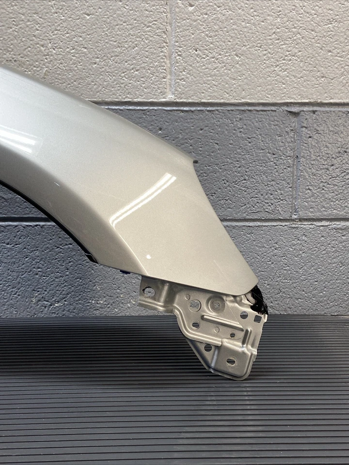 Guardabarros delantero derecho Lexus SC430 Z40 2001-2005 plata millenium OEM *NOTA* Foto 4 de 4