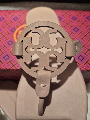 TORY BURCH MILLER... LEDER SANDALEN IN HELLER SANDFARBE; GRÖSSE 7M; NEU IM KARTON; Einzelhandel: 325 $ - Bild 4 von 24