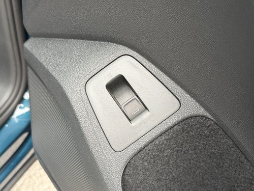 2022 Volkswagen Tiguan 2.0 TDI Elegance SUV 5dr Diesel DSG Euro 6 (s/s) (150 ps) - Picture 17 of 24