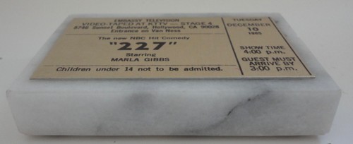 "227" Marla Gibbs NBC TV Show Cast & Crew Gift 1985 Marble Paperweight RARE - Picture 2 of 3