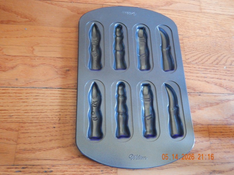Wilton Witch/ Ghoul Fingers Cookie or Cake Pan Non-Stick NEW