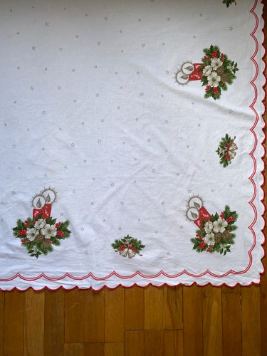 Large VINTAGE 1980s Christmas Tablecloth Festive Candles Garland Red Green White - Picture 15 of 20