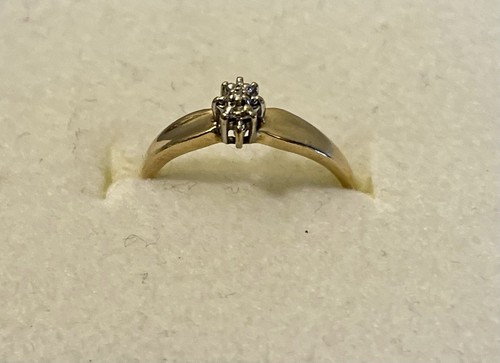 Vintage Beautiful 10k Tiny Diamond Chip Pinky Ring Size 5. Signed. - Picture 4 of 7