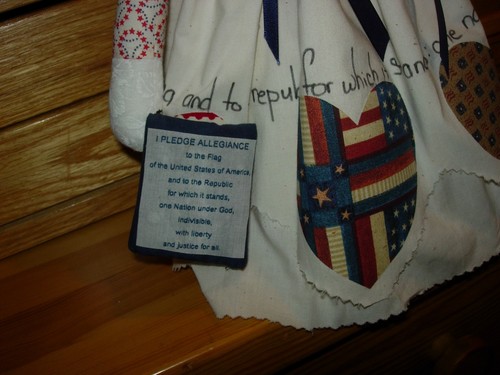 VINTAGE HAND CRAFTED ANGEL  HOLDING PLEDGE OF ALLEGIENCE--#A1-10 - Picture 22 of 24