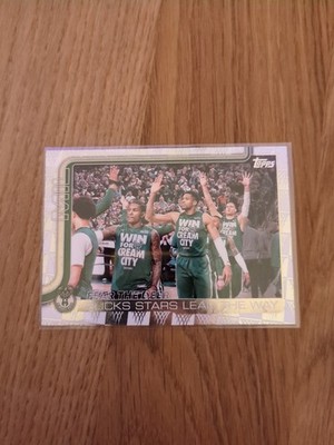 #281 NBA Topps - Milwaukee Bucks - Fear The Dear - Season Tip off