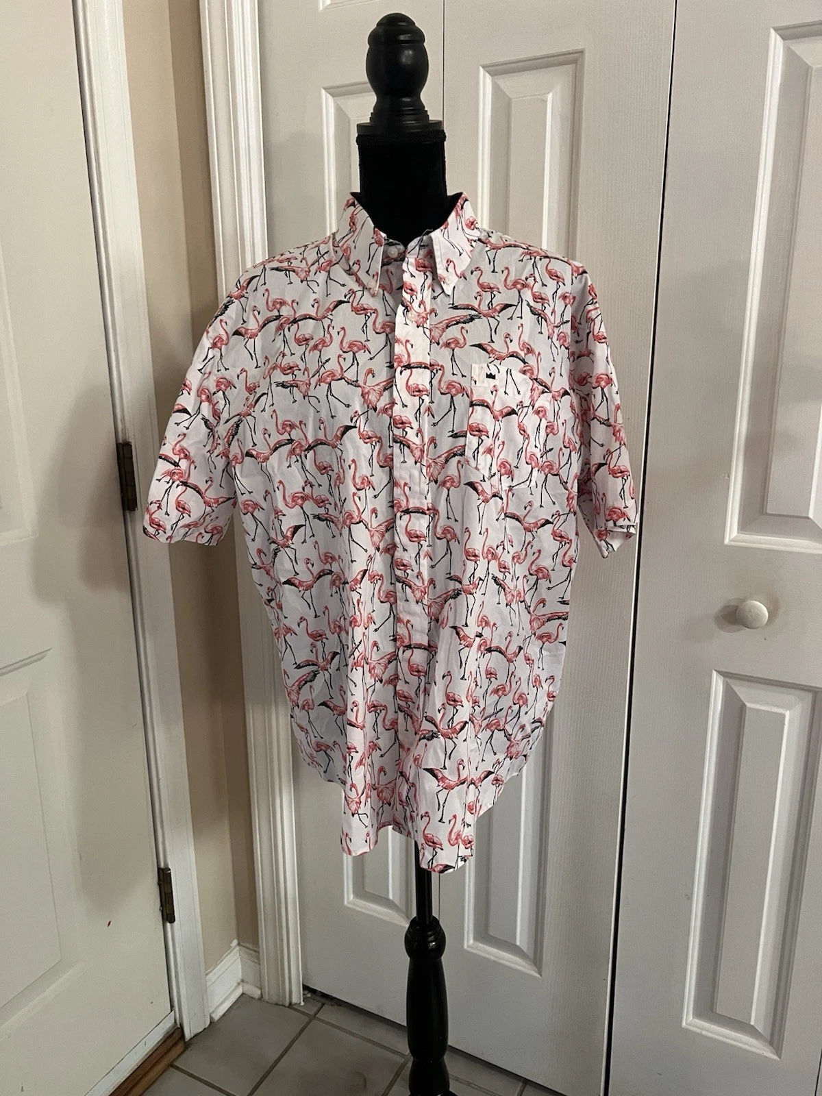 Crown & Ivy Men’s short-sleeve button-down Flamingo Print Hawaiian Shirt Sz L