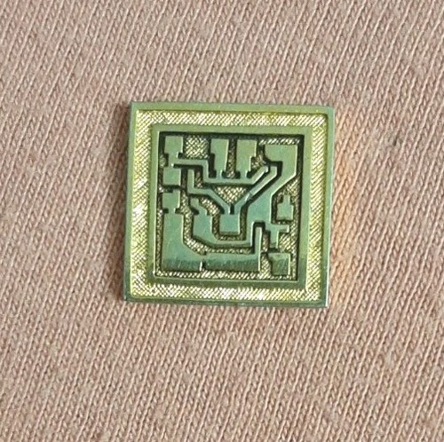 Vintage goldfarbene Mikrochip Platine? Elektrische Computer Anstecknadel - Bild 2 von 4