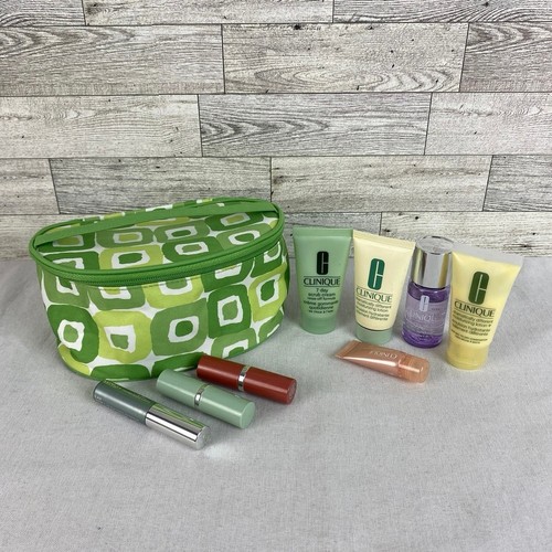 Bolsa de Maquillaje Clinique Verde Ovalada con 8 Nuevos Productos Tamaño Viaje - Imagen 1 de 9