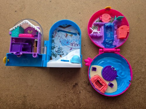 Polly Pocket World Snowball Surprise Snow Globe Chalet Ski & Flamingo Floatie. - Picture 1 of 17