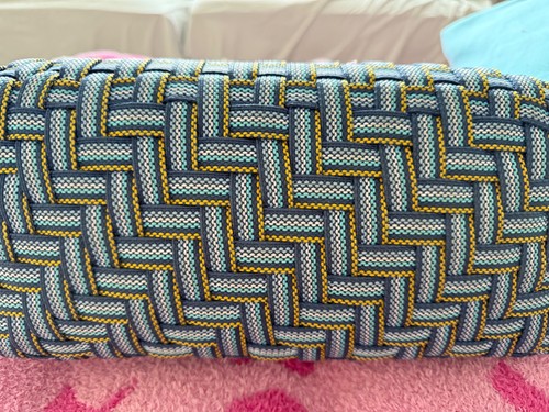 Consuela  Medina Woven Tote   W/ Beaded Rainbow Charm & MTRA Leather Charm - Bild 6 von 6