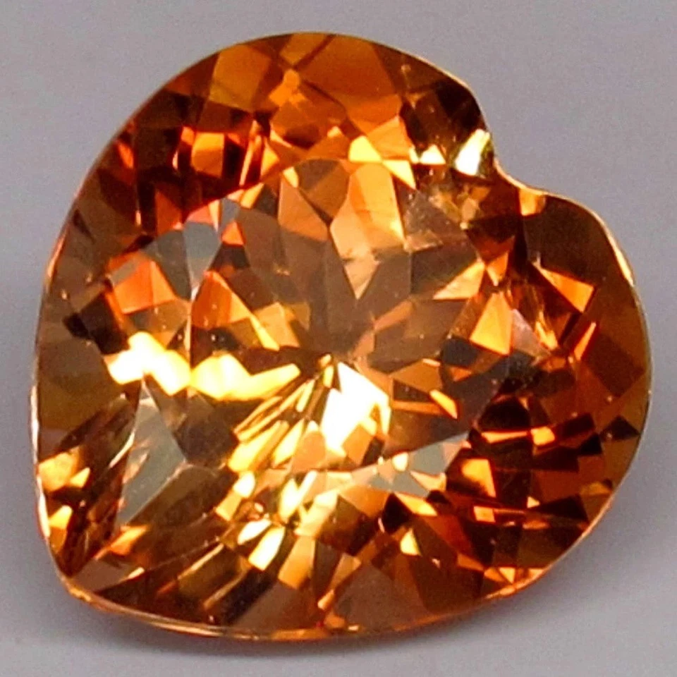 Драгоценный камень топаз шампанское ETW 5,95 карата - Бразилия - огранка в форме сердца - Изображение 2 из 4