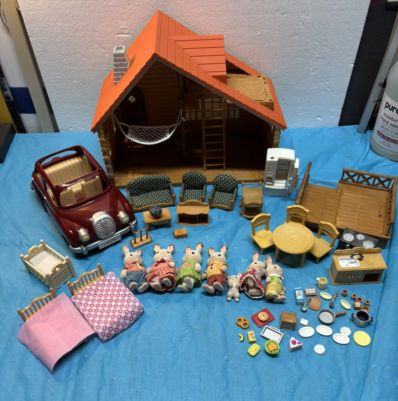 Calico Critters Sylvanian Families Lakeside Lodge Lot w/ bunny family and extras